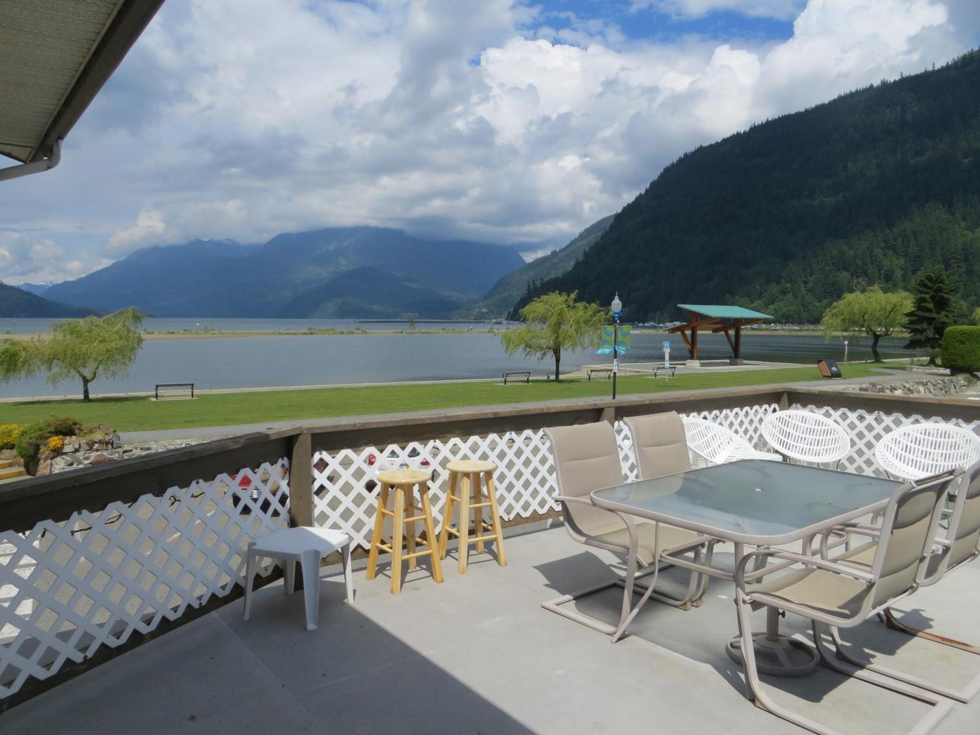 Harrison Village Motel Harrison Hot Springs Dış mekan fotoğraf