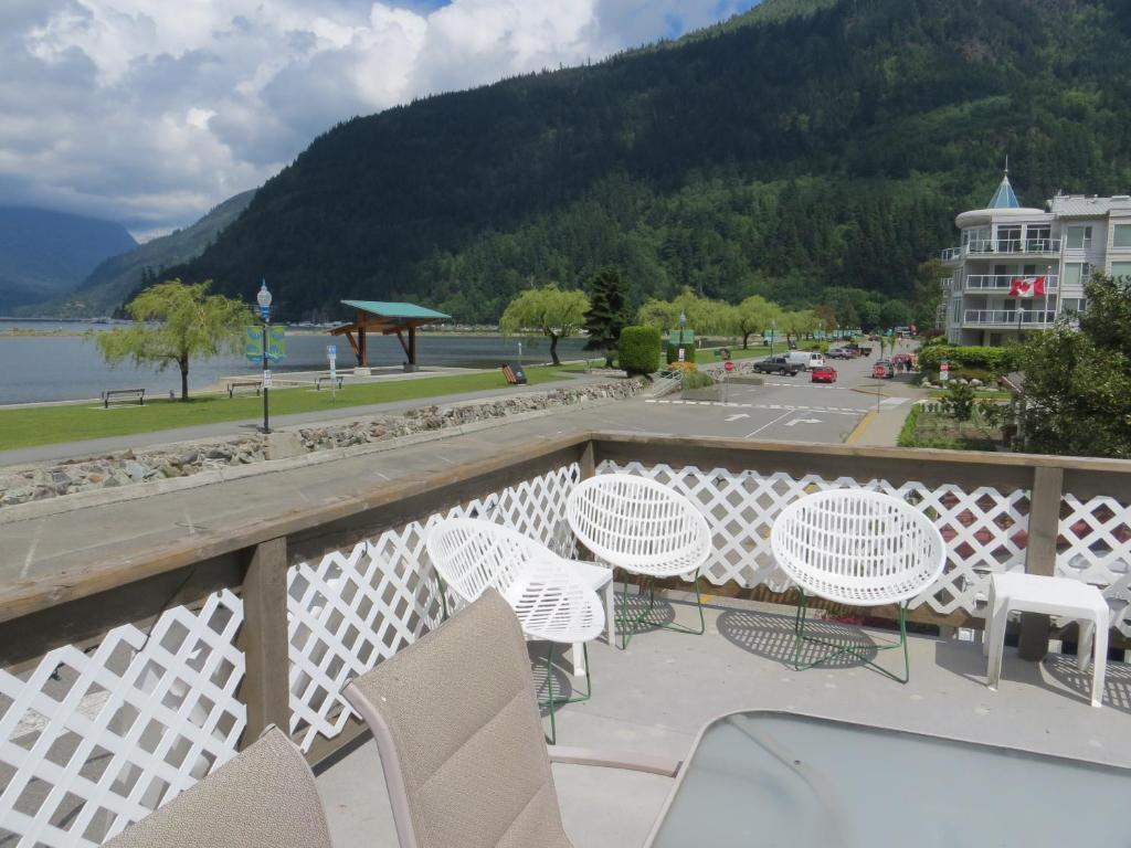 Harrison Village Motel Harrison Hot Springs Dış mekan fotoğraf