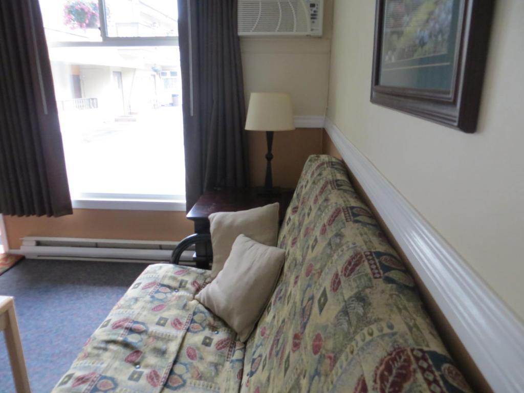 Harrison Village Motel Harrison Hot Springs Oda fotoğraf