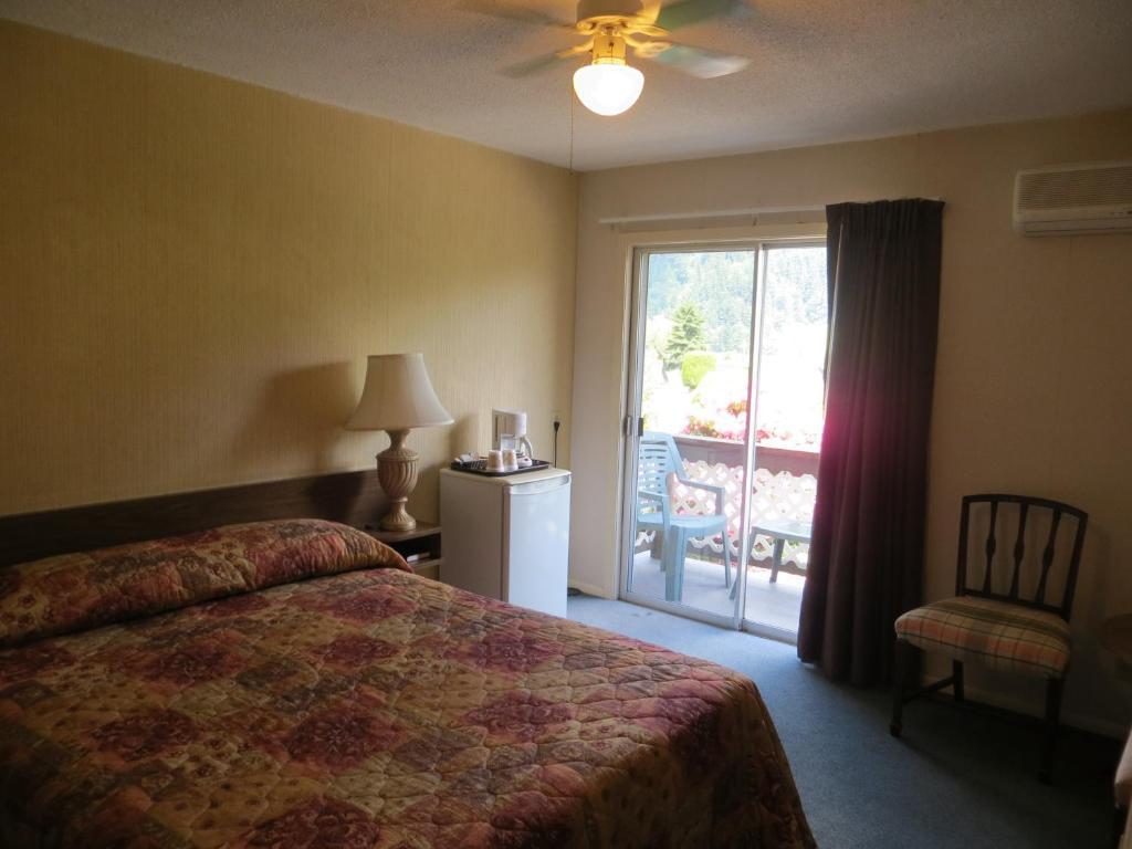 Harrison Village Motel Harrison Hot Springs Oda fotoğraf