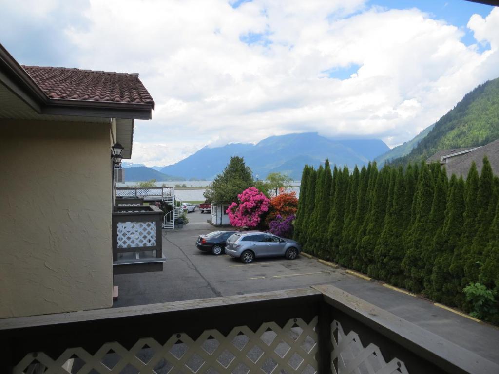 Harrison Village Motel Harrison Hot Springs Oda fotoğraf