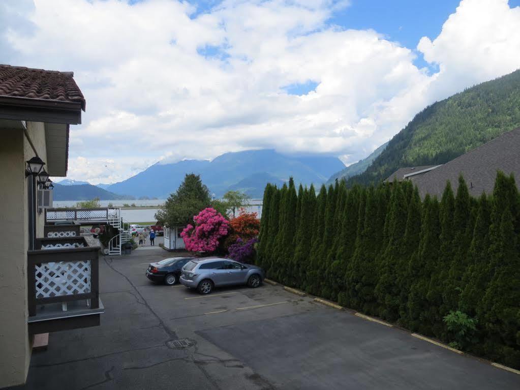 Harrison Village Motel Harrison Hot Springs Dış mekan fotoğraf